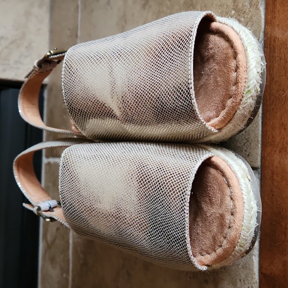 Naturalizer womans praline gold wedge sandal size 8.5 - Picture 2 of 12